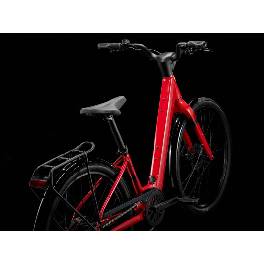 Rower elektryczny turystyczny Trek Verve+ 1 LT o niskim przekroku 250 Wh