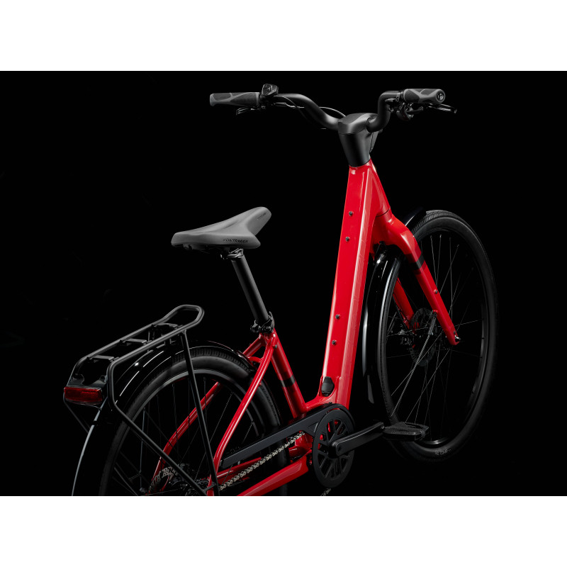 Rower elektryczny turystyczny Trek Verve+ 1 LT o niskim przekroku 250 Wh